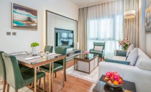 High End 1 Bedroom Serviced Apartments: living space